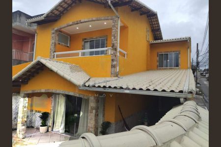 Casa à venda com 154m², 3 quartos e 4 vagas