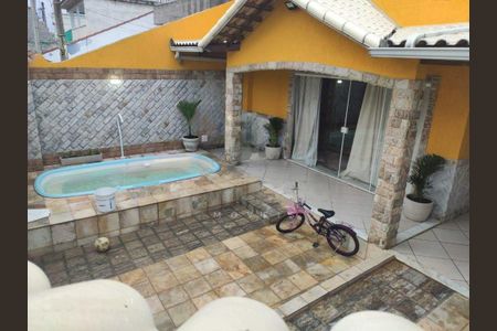 Casa à venda com 154m², 3 quartos e 4 vagas