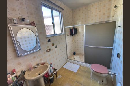 Casa à venda com 360m², 3 quartos e 3 vagas Casa à venda com 360m², 3 quartos e 3 vagasBanheiro 2