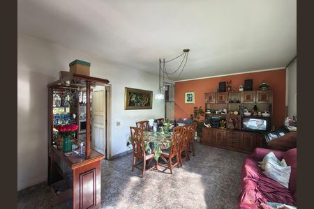 Casa à venda com 360m², 3 quartos e 3 vagas Casa à venda com 360m², 3 quartos e 3 vagasSala