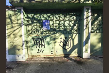 Casa à venda com 360m², 3 quartos e 3 vagas Casa à venda com 360m², 3 quartos e 3 vagasPlaca / Fachada