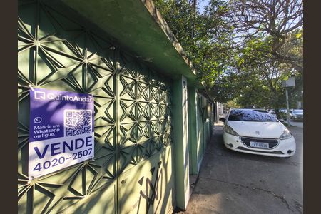 Casa à venda com 360m², 3 quartos e 3 vagas Casa à venda com 360m², 3 quartos e 3 vagasPlaca / Fachada