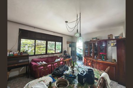 Casa à venda com 360m², 3 quartos e 3 vagas Casa à venda com 360m², 3 quartos e 3 vagasSala