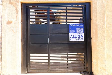 Casa para alugar com 31m², 2 quartos e 2 vagas Casa para alugar com 31m², 2 quartos e 2 vagasPlaca grande instalada no portão do imóvel no dia 22.06.2026 - Código da placa: MURN 81