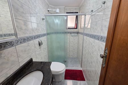 Banheiro de apartamento para alugar com 1 quarto, 53m² em Maracanã, Praia Grande