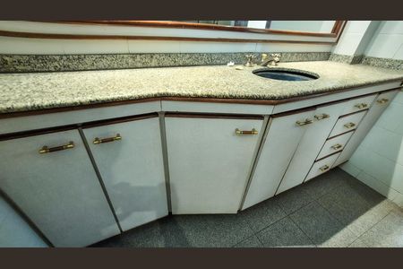 Apartamento à venda com 84m², 2 quartos e 1 vaga Apartamento à venda com 84m², 2 quartos e 1 vagaBanheiro