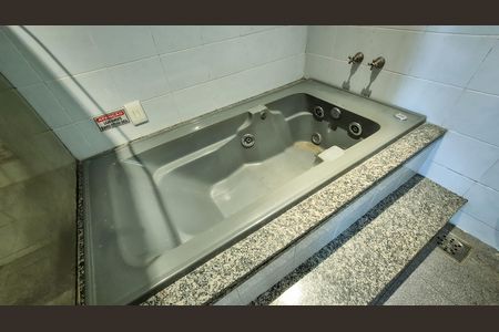 Apartamento à venda com 84m², 2 quartos e 1 vaga Apartamento à venda com 84m², 2 quartos e 1 vagaBanheiro