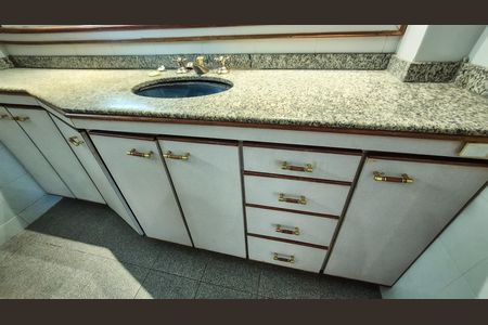 Apartamento à venda com 84m², 2 quartos e 1 vaga Apartamento à venda com 84m², 2 quartos e 1 vagaBanheiro