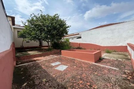 Casa com jardim e árvore de frutas, com vista para a cidade. de casa à venda com 3 quartos, 315m² em Vila Formosa, São Paulo