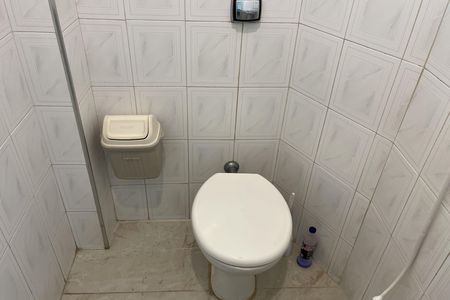 Banheiro de kitnet/studio para alugar com 1 quarto, 34m² em José Menino, Santos