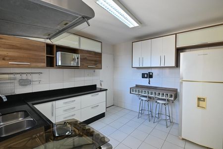 Apartamento para alugar com 128m², 3 quartos e 3 vagasCozinha