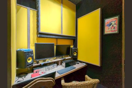 Apartamento à venda com 107m², 3 quartos e 2 vagas Apartamento à venda com 107m², 3 quartos e 2 vagasQuarto de Serviço