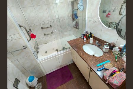 Apartamento à venda com 107m², 3 quartos e 2 vagas Apartamento à venda com 107m², 3 quartos e 2 vagasBanheiro da Suíte