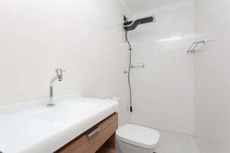 Banheiro  de kitnet/studio para alugar com 1 quarto, 32m² em Jardim Santa Marcelina, São Paulo