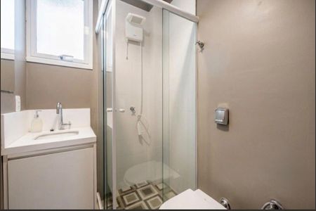Banheiro de apartamento para alugar com 1 quarto, 94m² em Independência, Porto Alegre