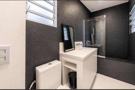 Banheiro de apartamento para alugar com 1 quarto, 94m² em Independência, Porto Alegre