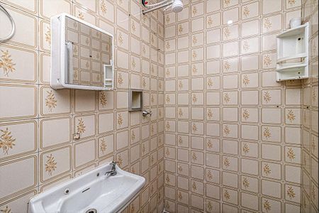 Casa para alugar com 500m², 2 quartos e 6 vagas Casa para alugar com 500m², 2 quartos e 6 vagasbanheiro social da casa 2_1