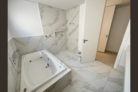 Casa de Condomínio à venda com 4 quartos, 944m² em Chácara Santo Antônio, São Paulo