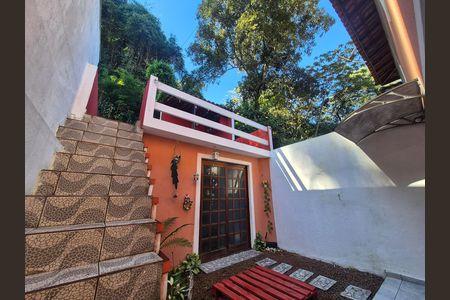 Casa de condomínio à venda com 132m², 3 quartos e 2 vagas Casa de condomínio à venda com 132m², 3 quartos e 2 vagasEscada Lavanderia