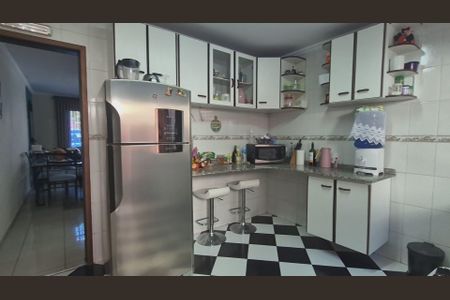 Casa de condomínio à venda com 132m², 3 quartos e 2 vagas Casa de condomínio à venda com 132m², 3 quartos e 2 vagasCozinha Piso Térreo