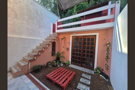 Casa de condomínio à venda com 132m², 3 quartos e 2 vagas Casa de condomínio à venda com 132m², 3 quartos e 2 vagasJardim Fundos Térreo