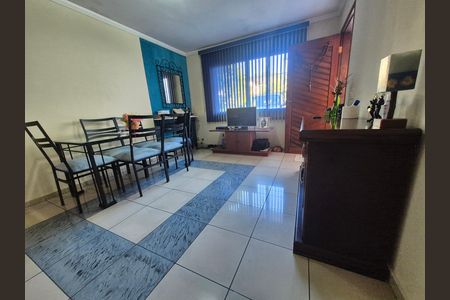 Sala de TV de casa de condomínio à venda com 3 quartos, 132m² em Parque das Cigarreiras, Taboão da Serra