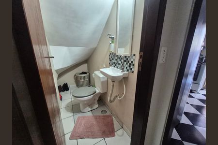 Casa de condomínio à venda com 132m², 3 quartos e 2 vagas Casa de condomínio à venda com 132m², 3 quartos e 2 vagasLavabo corredor Piso Térreo