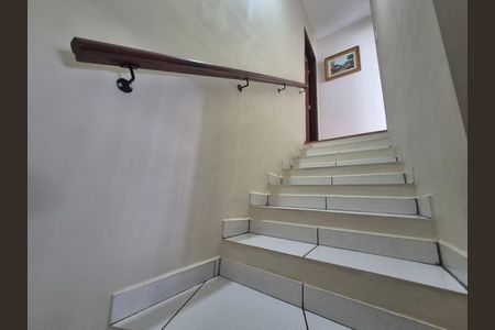Escada Piso I de casa de condomínio à venda com 3 quartos, 132m² em Parque das Cigarreiras, Taboão da Serra