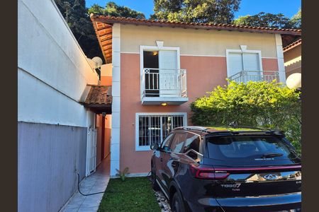 Casa de condomínio à venda com 132m², 3 quartos e 2 vagas Casa de condomínio à venda com 132m², 3 quartos e 2 vagasFachada Casa