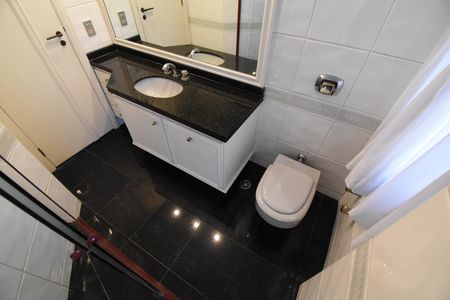 Apartamento à venda com 311m², 5 quartos e 3 vagasBanheiro 4