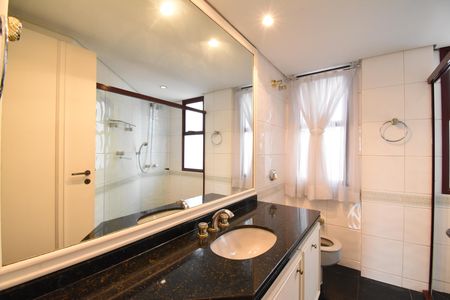 Apartamento à venda com 311m², 5 quartos e 3 vagasBanheiro 4