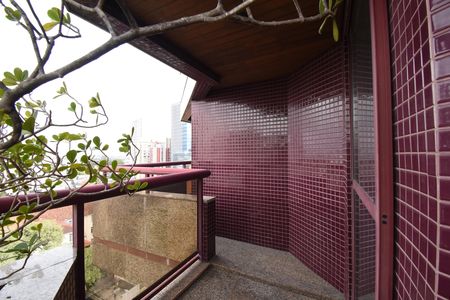 Apartamento à venda com 311m², 5 quartos e 3 vagasSacada da sala