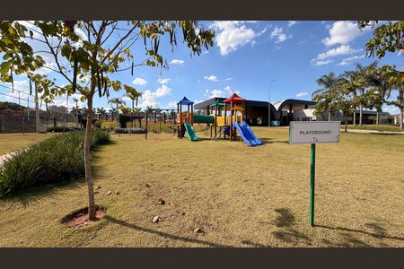 Casa de condomínio à venda com 160m², 4 quartos e 2 vagas Casa de condomínio à venda com 160m², 4 quartos e 2 vagasÁrea comum - Playground