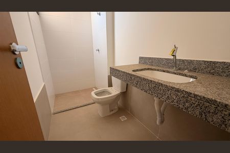 Casa de condomínio à venda com 160m², 4 quartos e 2 vagas Casa de condomínio à venda com 160m², 4 quartos e 2 vagasBanheiro da Suíte 2