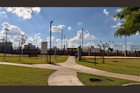 Casa de condomínio à venda com 160m², 4 quartos e 2 vagas Casa de condomínio à venda com 160m², 4 quartos e 2 vagasQuadra Esportiva