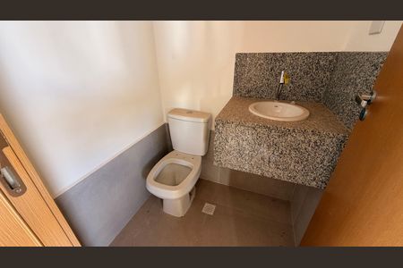 Casa de condomínio à venda com 160m², 4 quartos e 2 vagas Casa de condomínio à venda com 160m², 4 quartos e 2 vagasLavabo