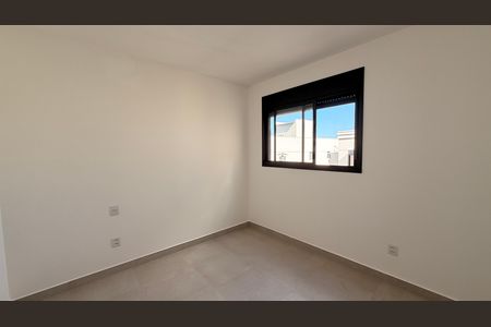 Casa de condomínio à venda com 160m², 4 quartos e 2 vagas Casa de condomínio à venda com 160m², 4 quartos e 2 vagasQuarto