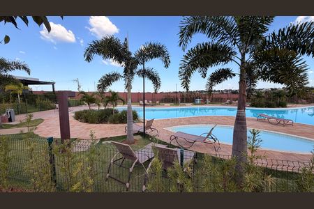 Casa de condomínio à venda com 160m², 4 quartos e 2 vagas Casa de condomínio à venda com 160m², 4 quartos e 2 vagasÁrea comum - Piscina