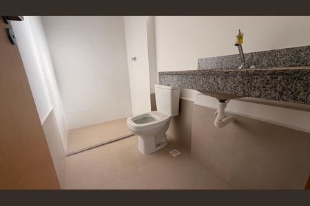 Casa de condomínio à venda com 160m², 4 quartos e 2 vagas Casa de condomínio à venda com 160m², 4 quartos e 2 vagasBanheiro da Suíte 1