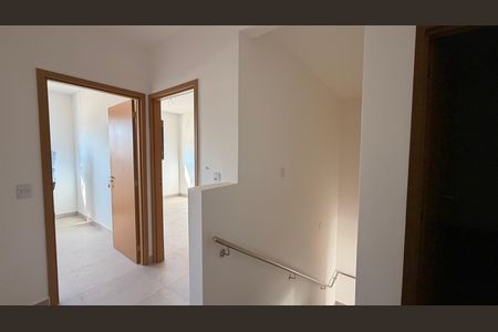 Casa de condomínio à venda com 160m², 4 quartos e 2 vagas Casa de condomínio à venda com 160m², 4 quartos e 2 vagasCorredor