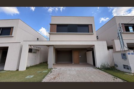 Casa de condomínio à venda com 160m², 4 quartos e 2 vagas Casa de condomínio à venda com 160m², 4 quartos e 2 vagasFachada