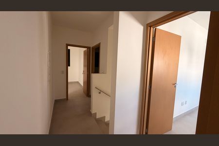 Casa de condomínio à venda com 160m², 4 quartos e 2 vagas Casa de condomínio à venda com 160m², 4 quartos e 2 vagasCorredor