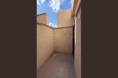 Casa de condomínio à venda com 160m², 4 quartos e 2 vagas Casa de condomínio à venda com 160m², 4 quartos e 2 vagasQuintal