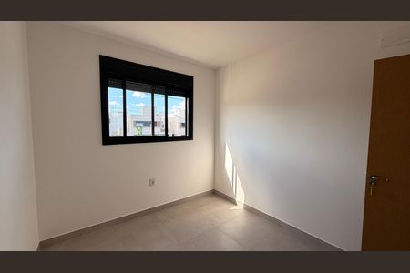 Casa de condomínio à venda com 160m², 4 quartos e 2 vagas Casa de condomínio à venda com 160m², 4 quartos e 2 vagasSuíte 1