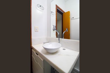 Casa para alugar com 95m², 2 quartos e 2 vagas Casa para alugar com 95m², 2 quartos e 2 vagasBanheiro Suíte 2
