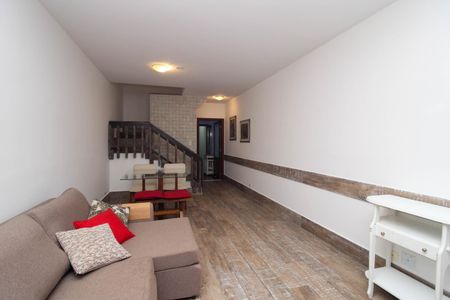 Casa para alugar com 95m², 2 quartos e 2 vagas Casa para alugar com 95m², 2 quartos e 2 vagasSala