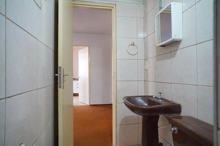 Banheiro  de apartamento para alugar com 1 quarto, 37m² em Humaitá, Porto Alegre