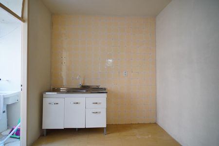 Cozinha  de apartamento para alugar com 1 quarto, 37m² em Humaitá, Porto Alegre