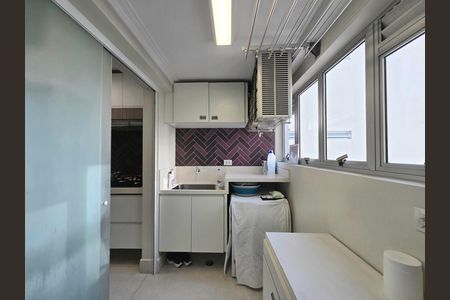 Apartamento à venda com 110m², 3 quartos e 1 vagaÁrea de Serviço