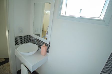 Casa de condomínio à venda com 225m², 3 quartos e 4 vagas
